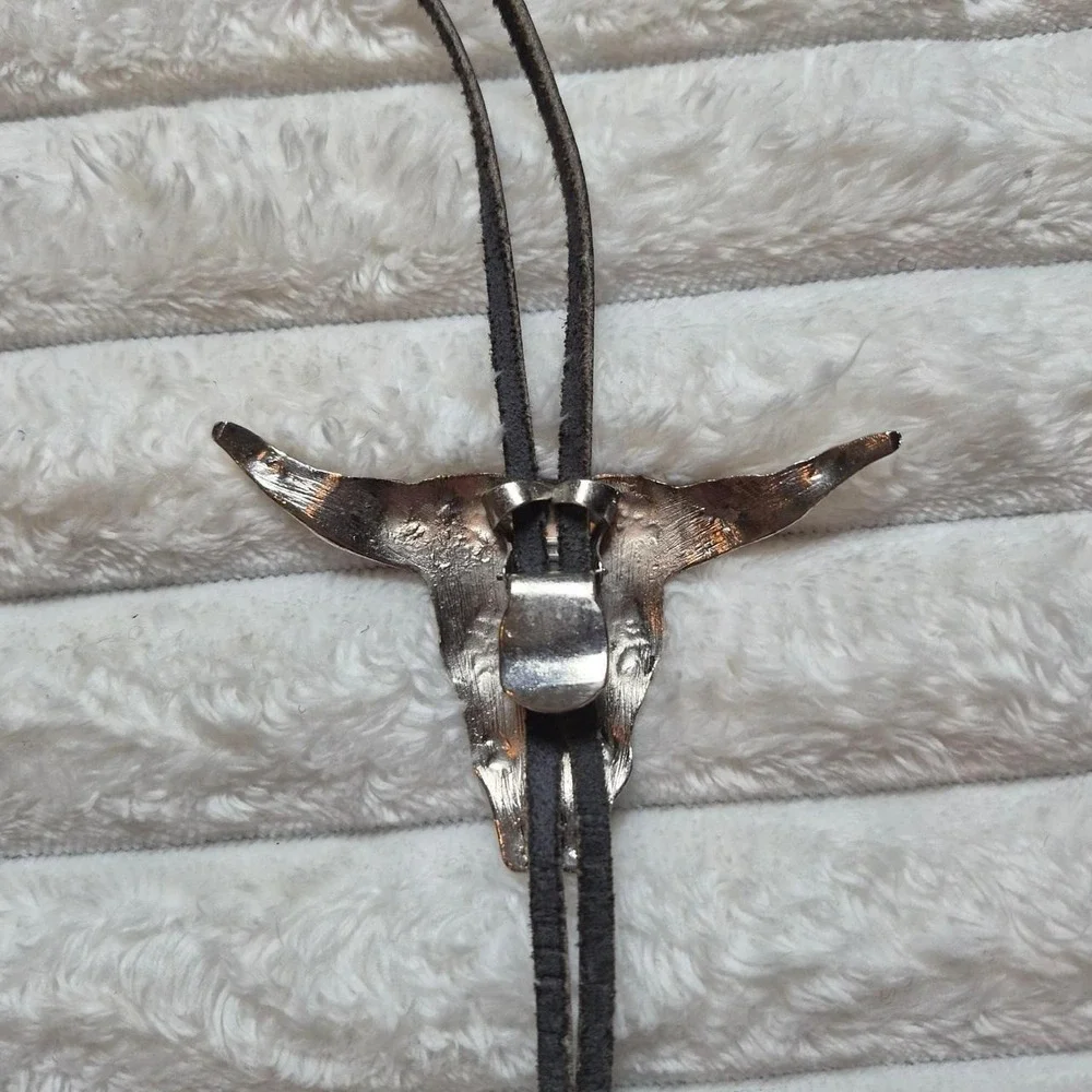 Men Silver Tone Bull Skull Bolo Tie Western Cowboy Black Cord Southwestern Style